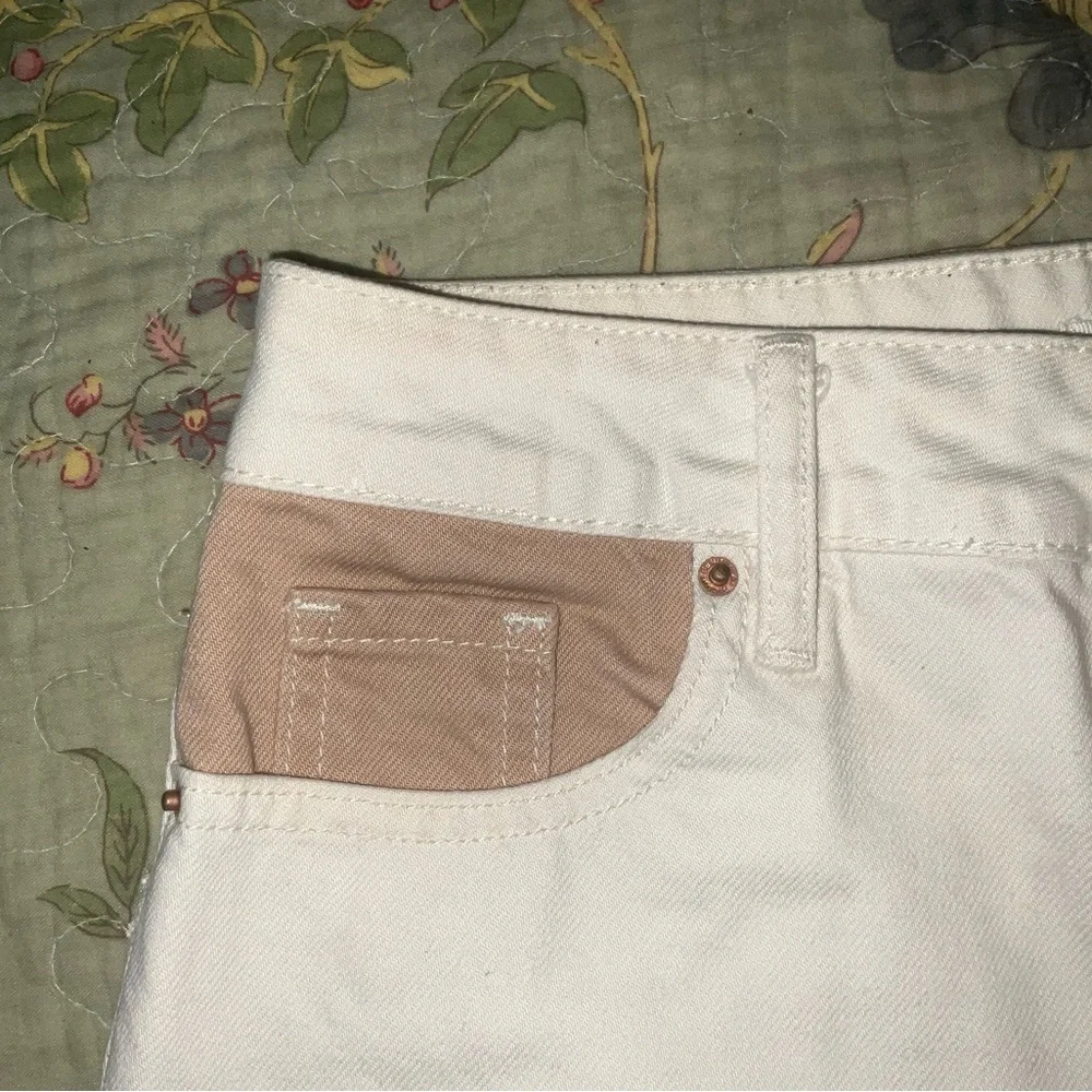 PacSun Two-Tone White and Tan Colorblocked Denim Shorts - Picture 3 of 11